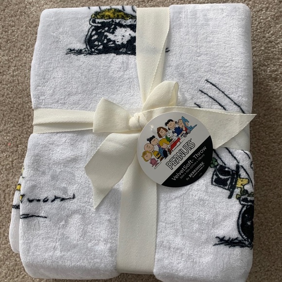 Last 1! Peanut Snoopy Berkshire St Patrick Blanket - Picture 2 of 10